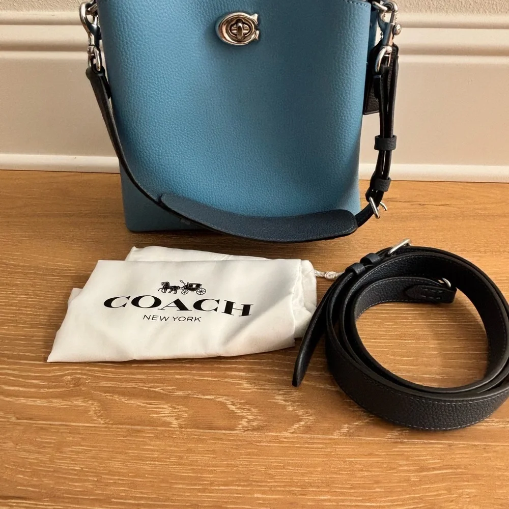 Coach Willow Color-block Bucket Bag - Picture 4 of 9